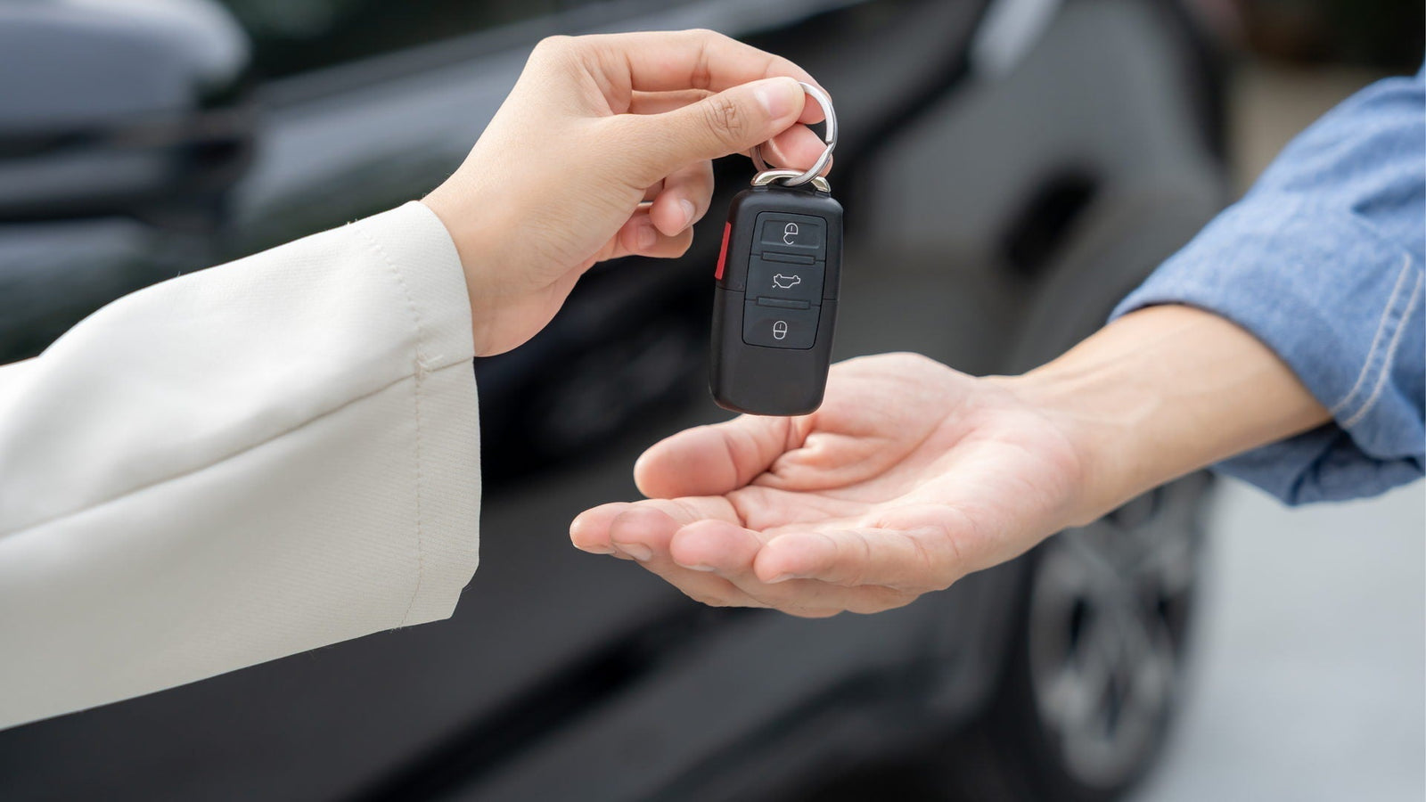 Renting a Car in the UAE as a Tourist: What You Need to Know