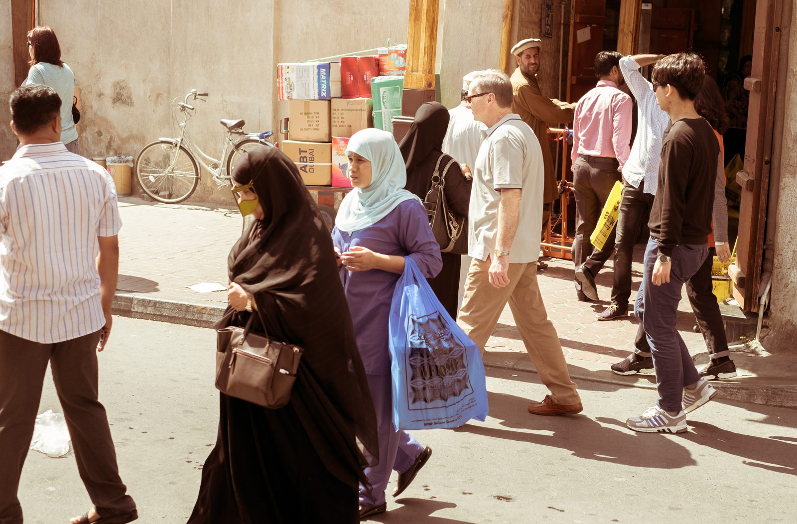 What to Wear in the UAE: Dress Code Guide for Dubai, Abu Dhabi & Sharjah   Wander with Nada